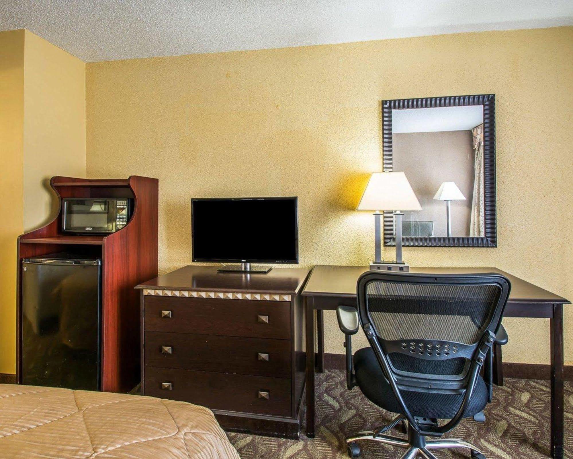 Red Roof Inn Evergreen Exterior foto